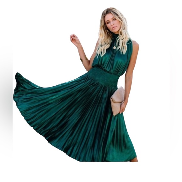 Vici Emerald Green Pleated Maxi Dress - Picture 1 of 6